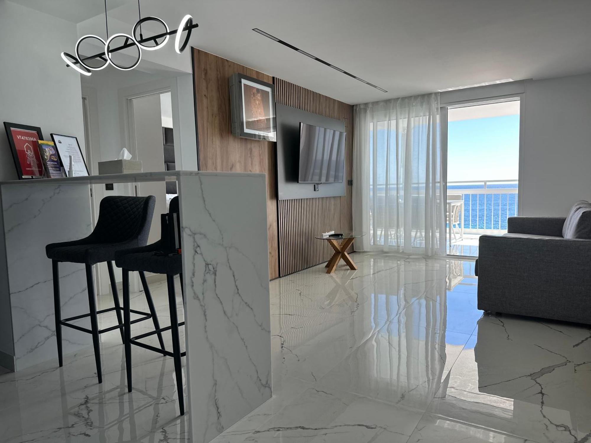 Appartement Esmeralda, Beachfront Poniente, 1st Line Frontal Seaview, Ocean Terrace