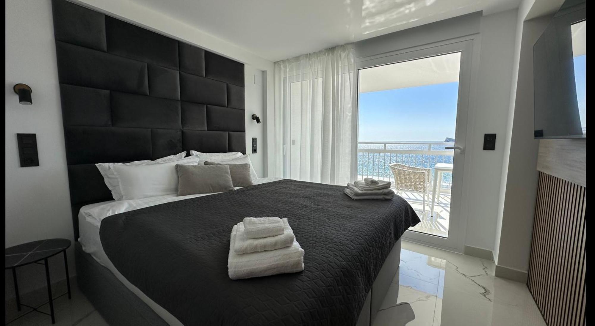 Esmeralda, Beachfront Poniente, 1st Line Frontal Seaview, Ocean Terrace Appartement *